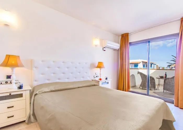 Juliana By * קורלחו